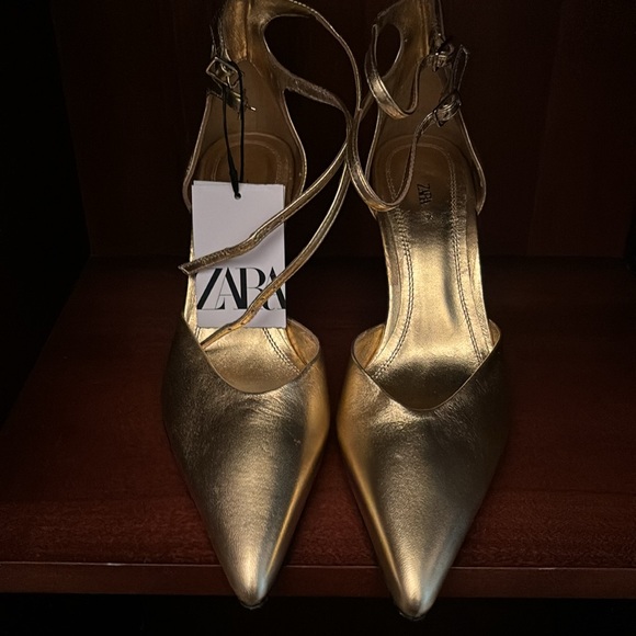 NWT Zara Collection Gold Pointed Toe High Heels with double strap/buckle.Size 36 - Picture 2 of 9
